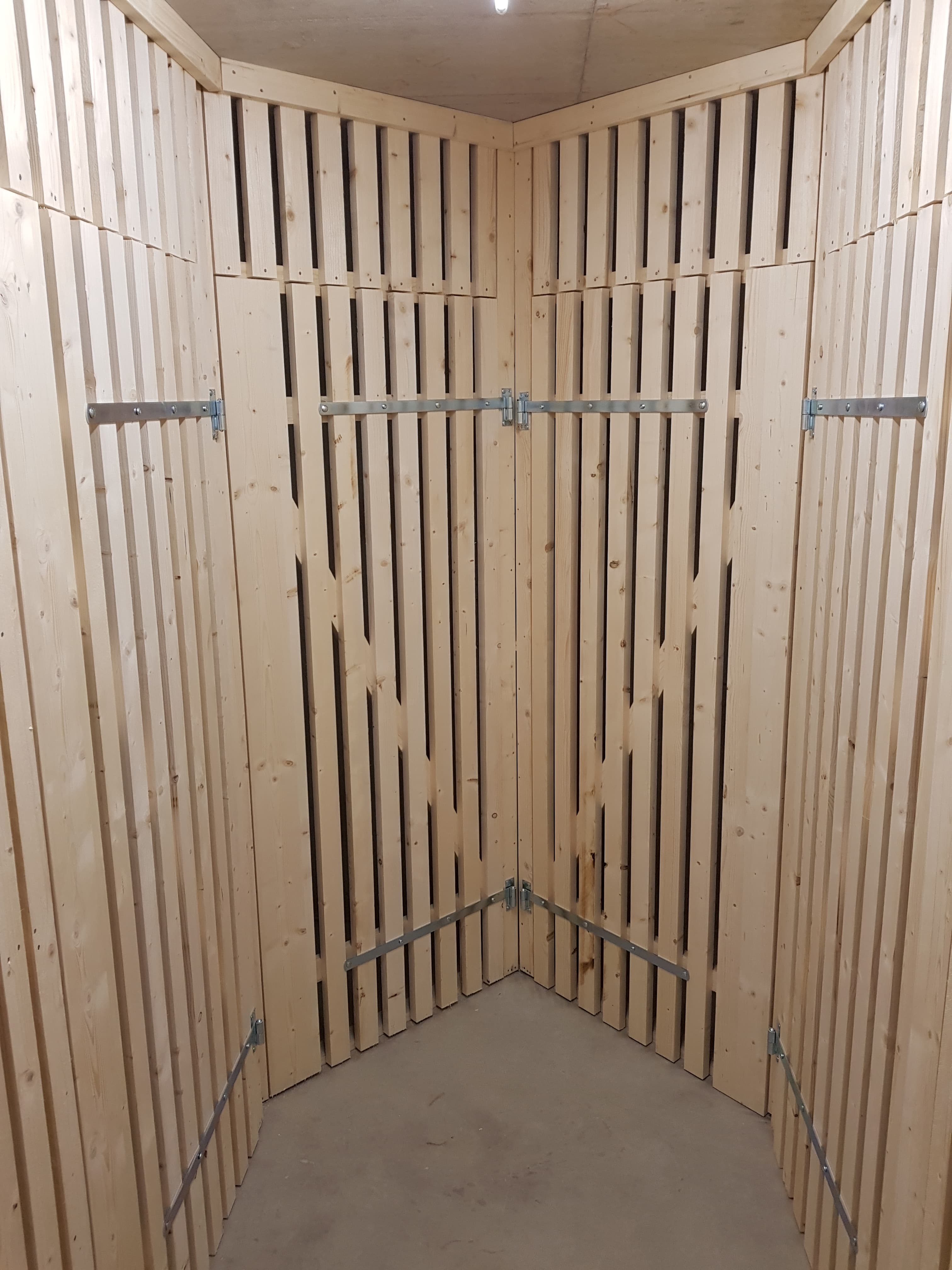 Séparation de cave en claire-voie